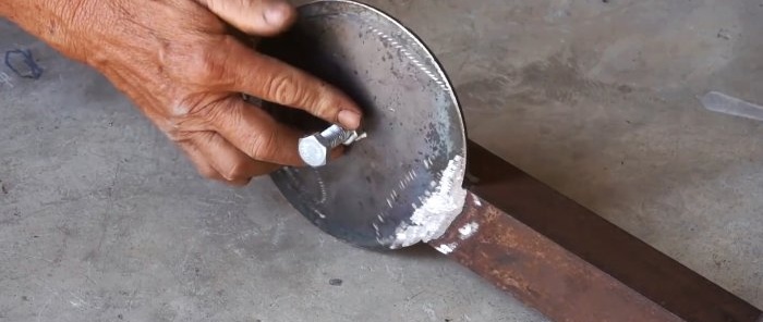 Regulowana skrzynka uciosowa DIY z piłą do metalu
