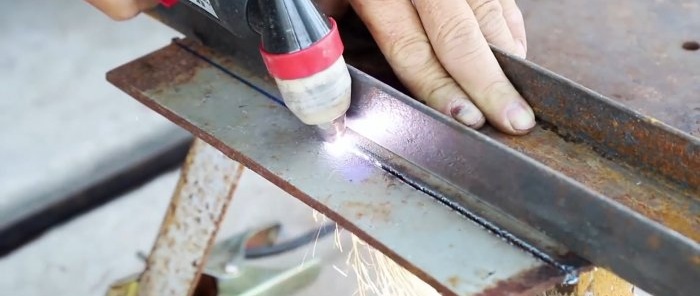Come realizzare un dispositivo per trapano per praticare fori in piastrelle di qualsiasi diametro