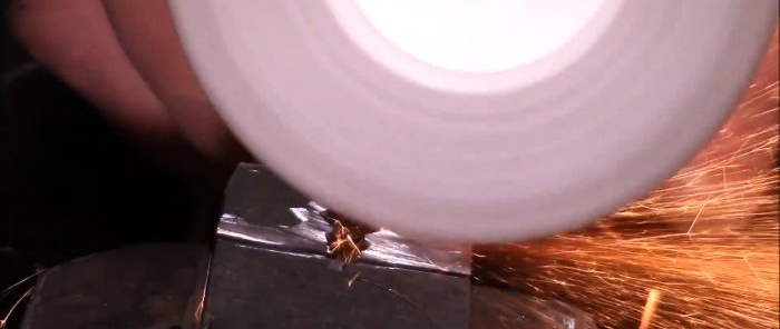 كيفية صنع قاطعة أسلاك غير قابلة للتدمير من الكماشات القديمة
