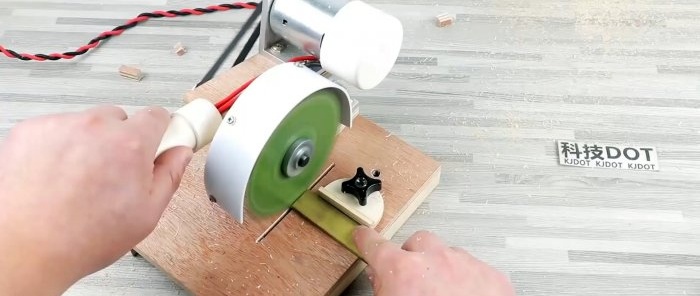 Cómo hacer una mini sierra ingletadora para madera, plástico e incluso metal