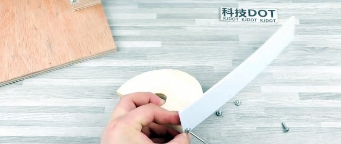 Cómo hacer una mini sierra ingletadora para madera, plástico e incluso metal