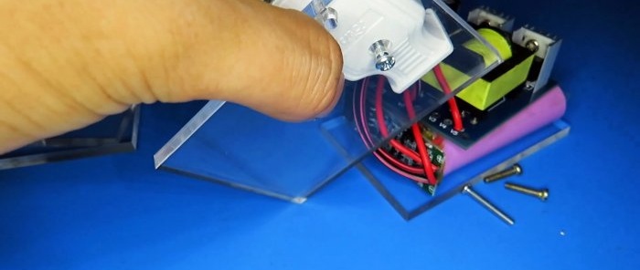 Hvordan lage en 220 V lomme Power Bank med egne hender