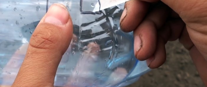 System nawadniania kropelkowego przez 30 dni z plastikowej butelki