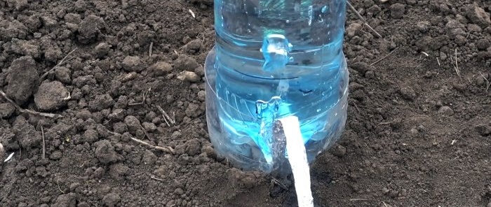 Plastik şişeden 30 gün damlama sulama sistemi