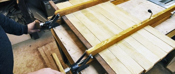 Hvordan lage klemmer for liming av møbelpaneler fra et par brett