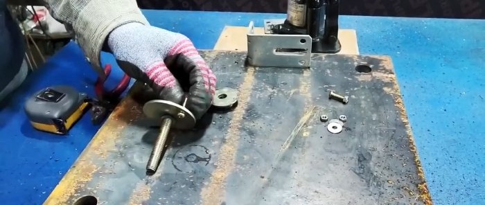 Cum se face o unitate pentru pomparea unui cric hidraulic dintr-o șurubelniță