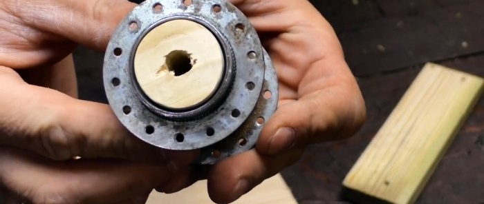 How to assemble a simple grinder from bicycle hubs