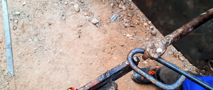 Как да направите прости метални ключалки за порти от скрап материали