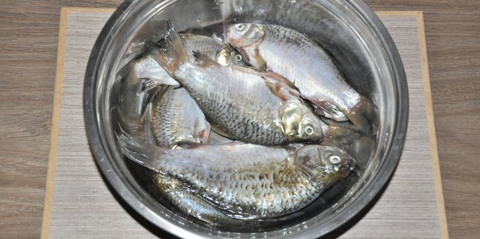 How to simply and deliciously fry crucian carp