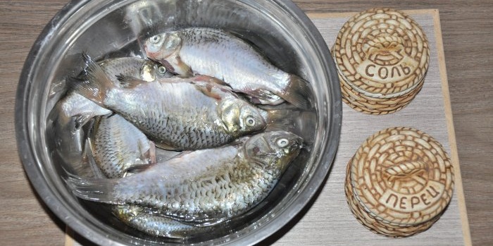How to simply and deliciously fry crucian carp
