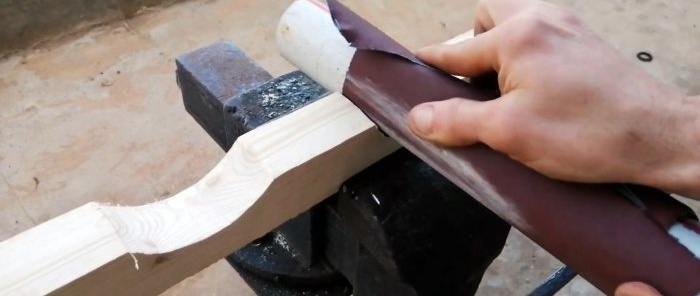 A simple homemade device for cutting PVC pipes