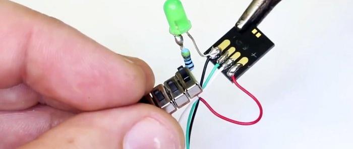 Πώς να φτιάξετε μια μονάδα flash με κλειδαριά συνδυασμού