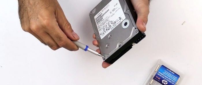 Hvordan lage en mini slipemaskin med variabel hastighetskontroll fra en gammel HDD