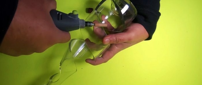 كيفية قطع زجاجة زجاجية في دوامة