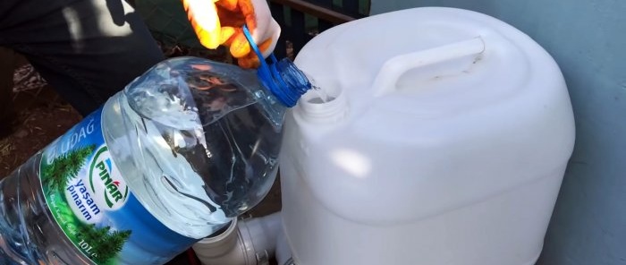 Automatisk vandbeholder til fjerkræ fra kloak-tees og albuer