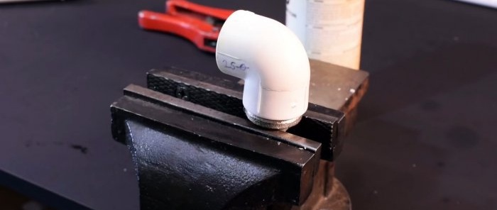 كيفية عمل وصلة ملولبة قابلة للفك للأنابيب البلاستيكية بدون لحام