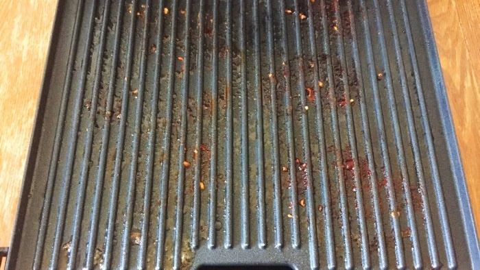 Advice on how to quickly and easily clean an electric grill