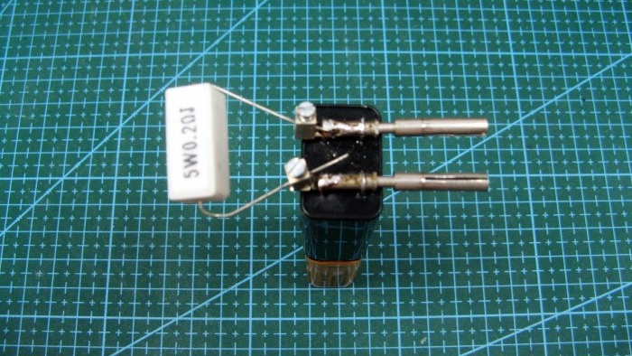 Užitočný nástavec na multimeter na meranie nízkoodporových rezistorov