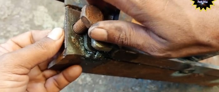 Comment fabriquer un dispositif pour plier une bande d'acier en cercle sur un bord