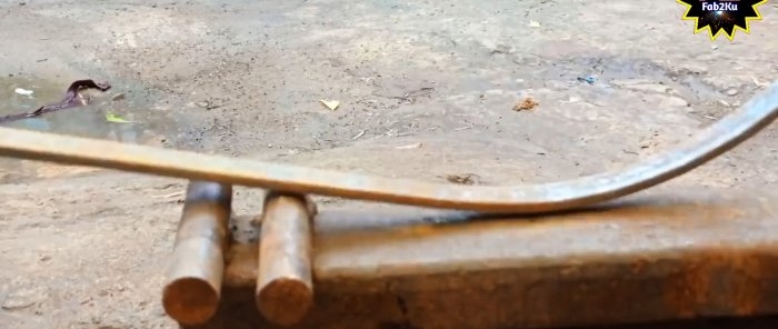 Hvordan lage en enhet for å bøye en stålstrimmel til en sirkel på en kant