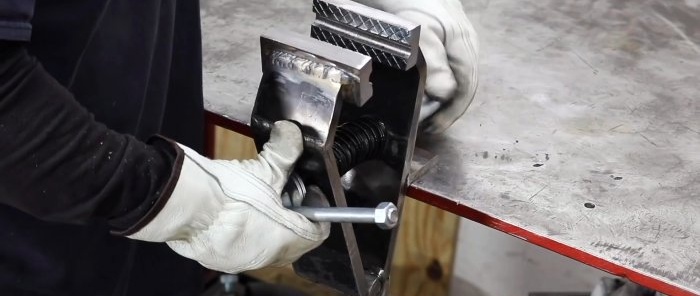 Hvordan lage den enkleste tilpassede benk skrustikken