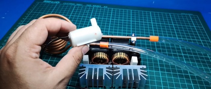 An induction heater from AliExpress heats up pliers in a couple of minutes