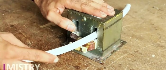Kā izgatavot punktmetinātāju no vecā mikroviļņu transformatora