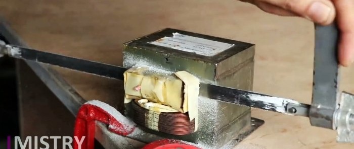 Како направити тачкасти заваривач од старог микроталасног трансформатора