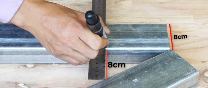 Kā marķēt profila cauruļu galus griešanai dažādos leņķos un sekojošam savienojumam