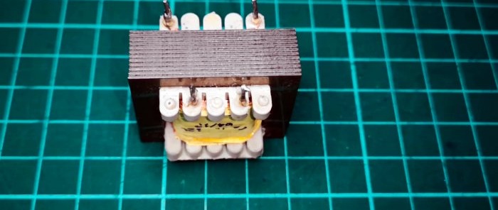 Jednoduchý 220V invertorový obvod pre transformátory s dvoma svorkami