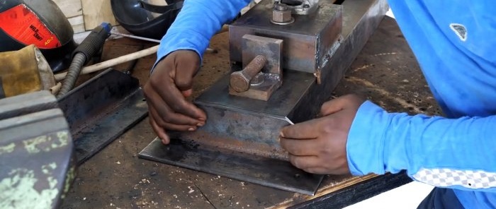 Como fazer um torno de madeira com uma rebarbadora