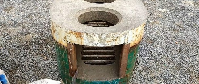 O que fazer com um barril com vazamento que não é adequado para água Um fogão a lenha ao ar livre
