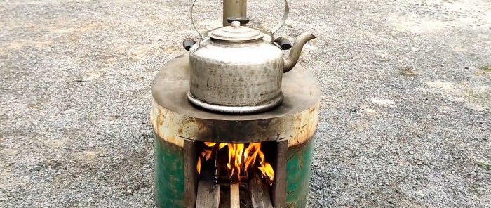 O que fazer com um barril com vazamento que não é adequado para água Um fogão a lenha ao ar livre