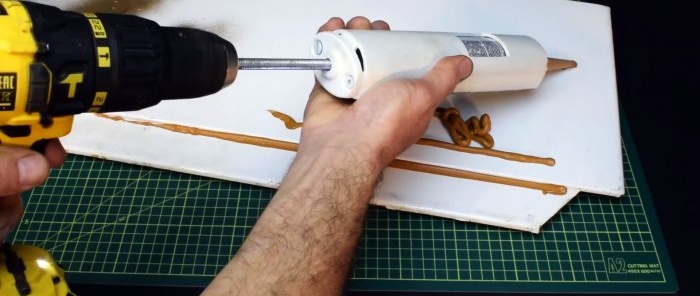 PVC borudan bir tornavida için sızdırmazlık tabancası nasıl yapılır