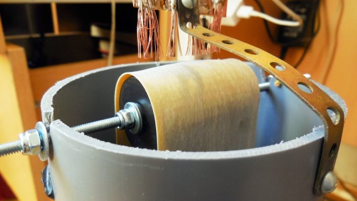 Hoe maak je een Van de Graaff-generator van PVC-buis
