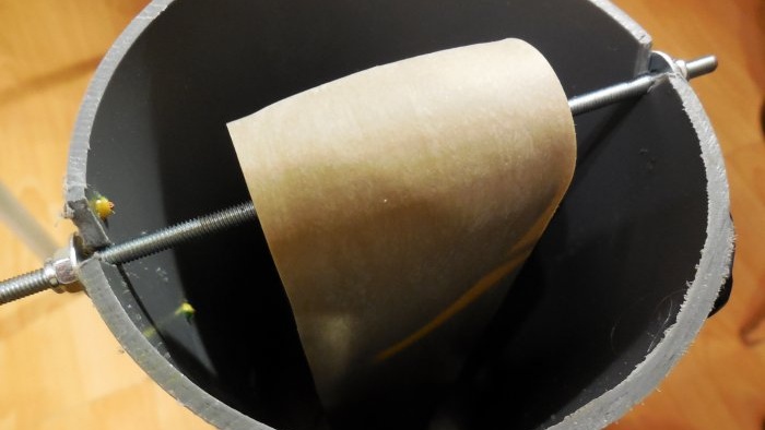 Cách làm máy phát điện Van de Graaff từ ống nhựa PVC