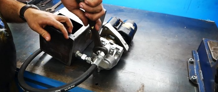 Kako napraviti snažan hidraulički pogon od startera i pumpe za ulje od traktora