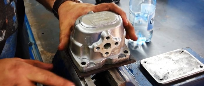 Come realizzare una potente trasmissione idraulica da un motorino di avviamento e una pompa dell'olio da un trattore