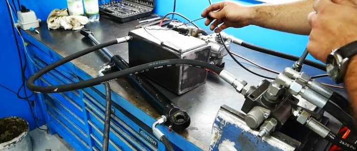 Πώς να φτιάξετε μια ισχυρή υδραυλική κίνηση από μια μίζα και μια αντλία λαδιού από ένα τρακτέρ