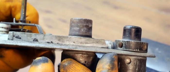 Hogyan készítsünk forrasztópákát PP csövek forrasztásához egy régi vasból saját kezűleg