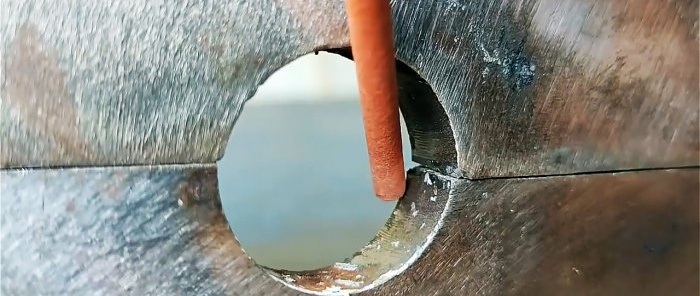Kā sametināt lielu caurumu daļā, izmantojot tikai elektrodu bez ieliktņiem