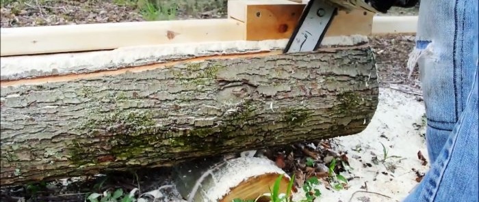 Die einfachste Anleitung zum Schneiden von Baumstämmen in Bretter mit einer Kettensäge mit eigenen Händen