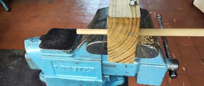 Comment fabriquer des bâtons ronds avec du matériel de bricolage simple