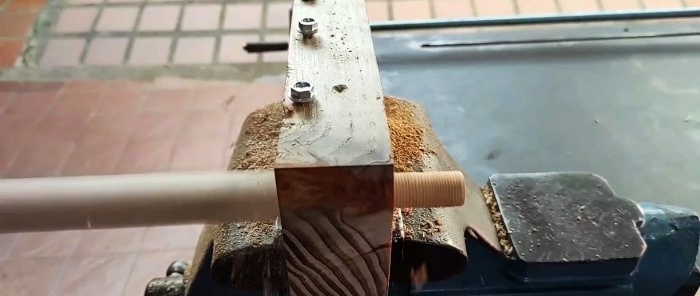 Hur man gör runda pinnar med enkel gör-det-själv-utrustning