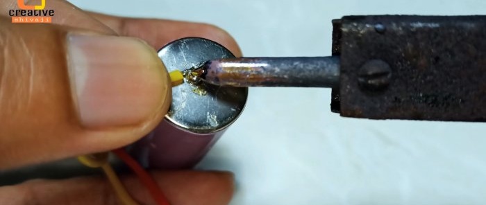 Hur man gör ett batteri med spänningsreglering upp till 36 V
