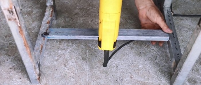 Как да направите циркулярен трион от мелница със собствените си ръце
