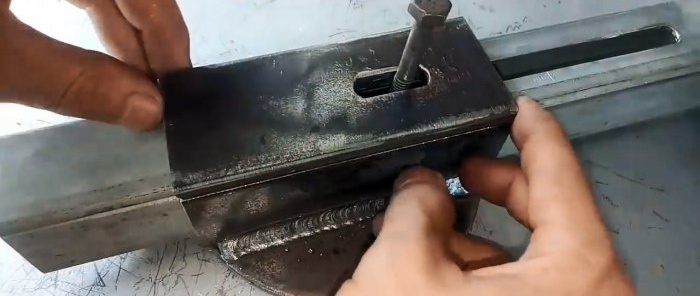 Selbstgebauter ultraschneller Schraubstock mit einzigartigem Schiebemechanismus