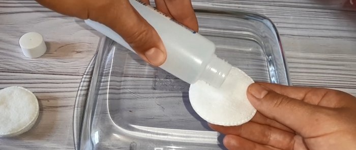 Il modo più veloce per rimuovere gli adesivi dai piatti