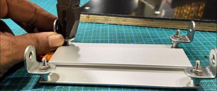 Kako napraviti mini stanicu za lemljenje SMD komponenti bez sušila za kosu
