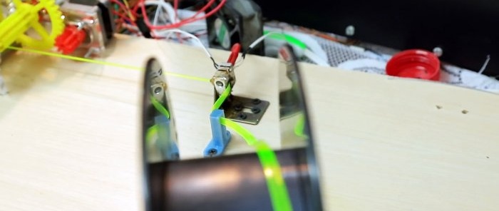 Come realizzare un filamento di plastica per una stampante 3D da una bottiglia in PET